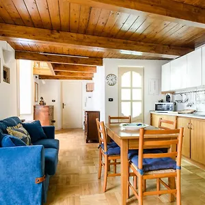 residenza-santa-lucia-naples.hotels-amalfi.com/